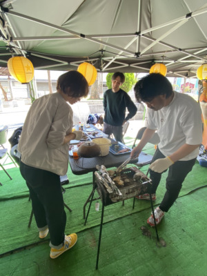 枚方市駅前のカキ小屋へ