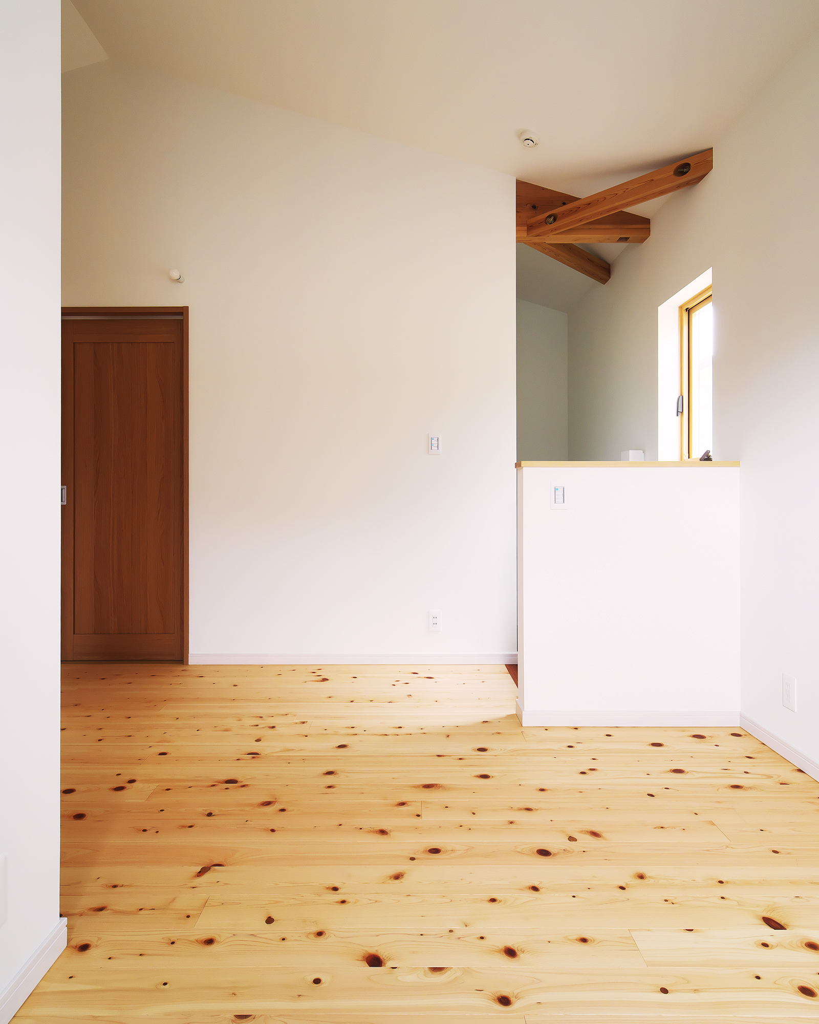 扉を極力無くし、空間の自由度を高める。