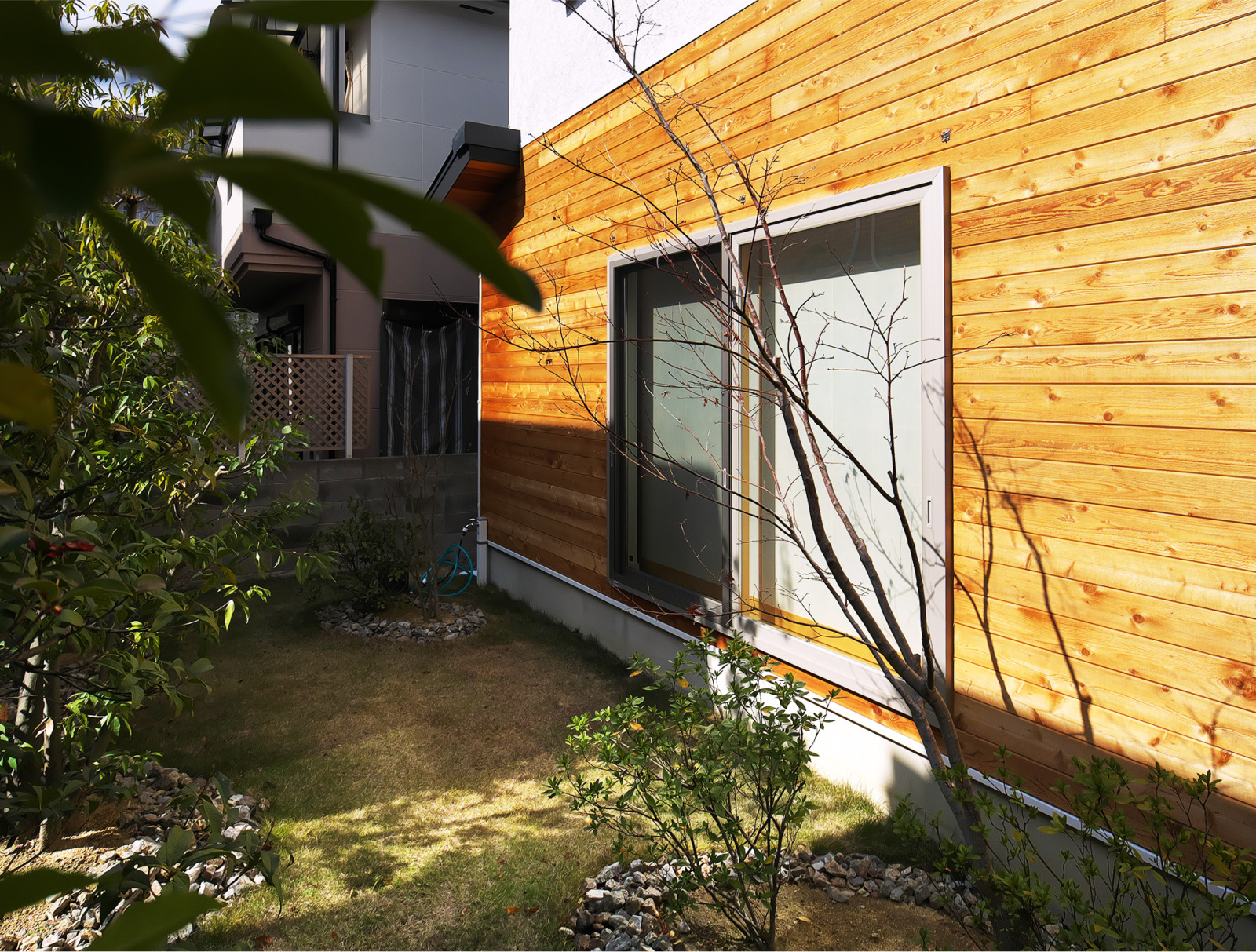 大きな窓でも快適に過ごせる設計に。